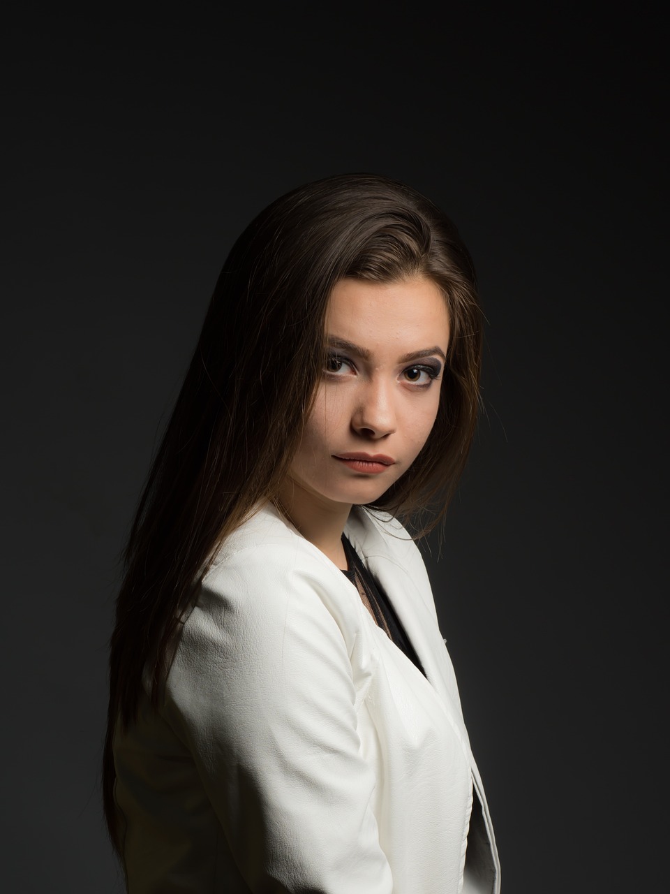 姚晨最新寫真，時(shí)尚魅力完美融合展現(xiàn)女神風(fēng)采